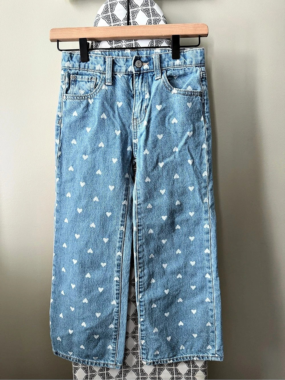 Old Navy Girls High-Rise Baggy Wide Leg Jeans with Heart Print — Size 8, EUC